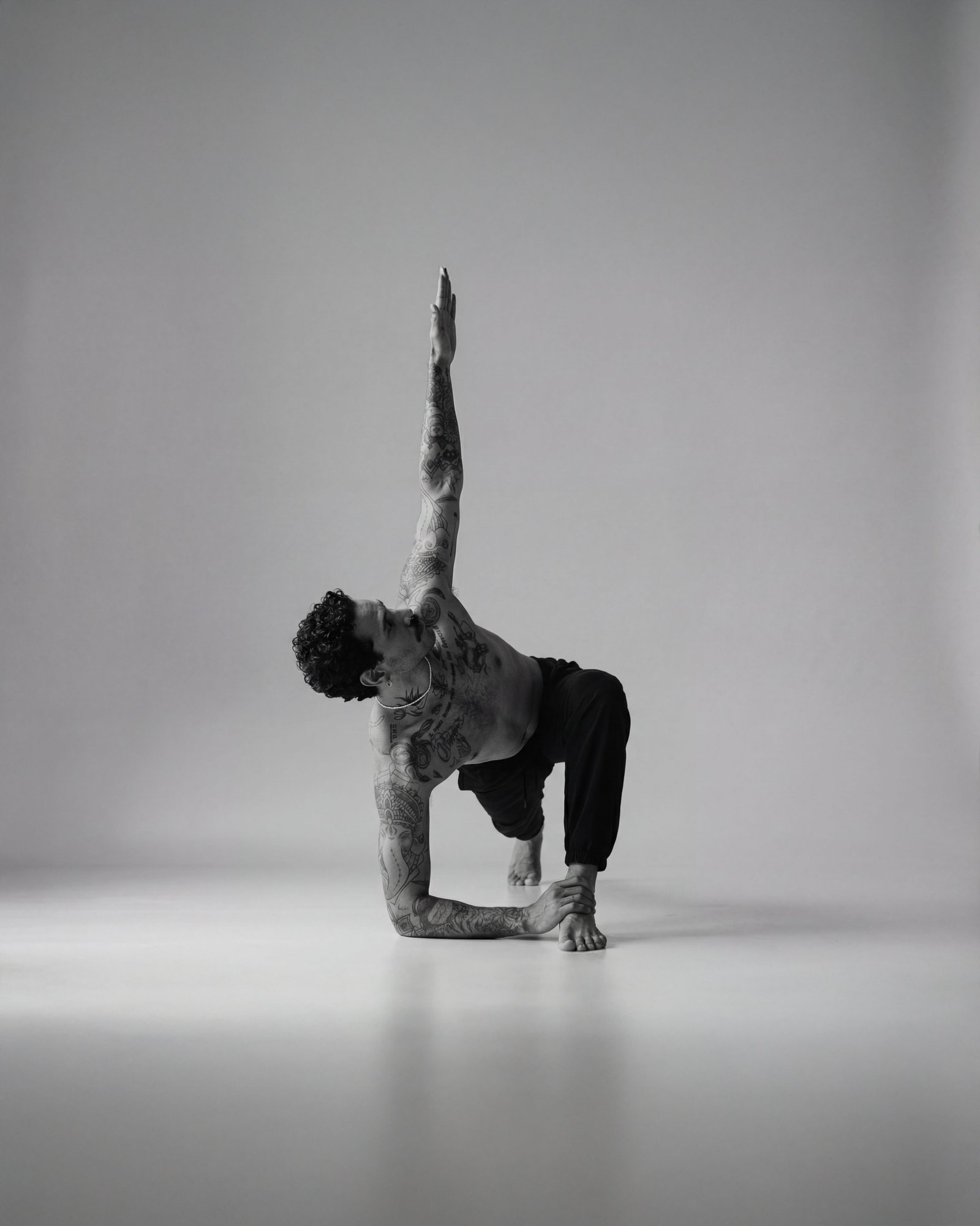 Práctica de yoga de ALEKO
